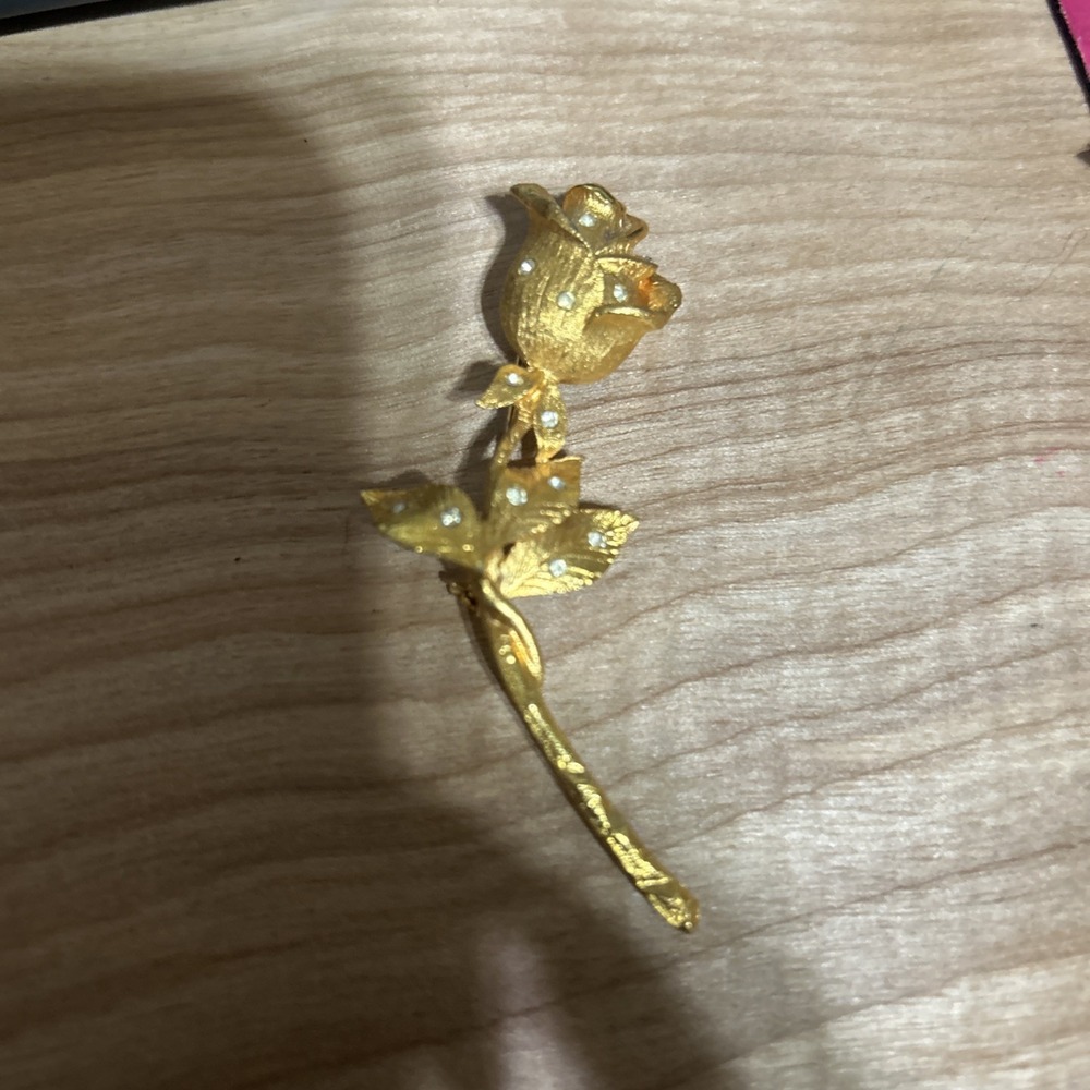 Vintage sparkle Gold Tone single Rose Rhinestones Valentines day Brooch Pin